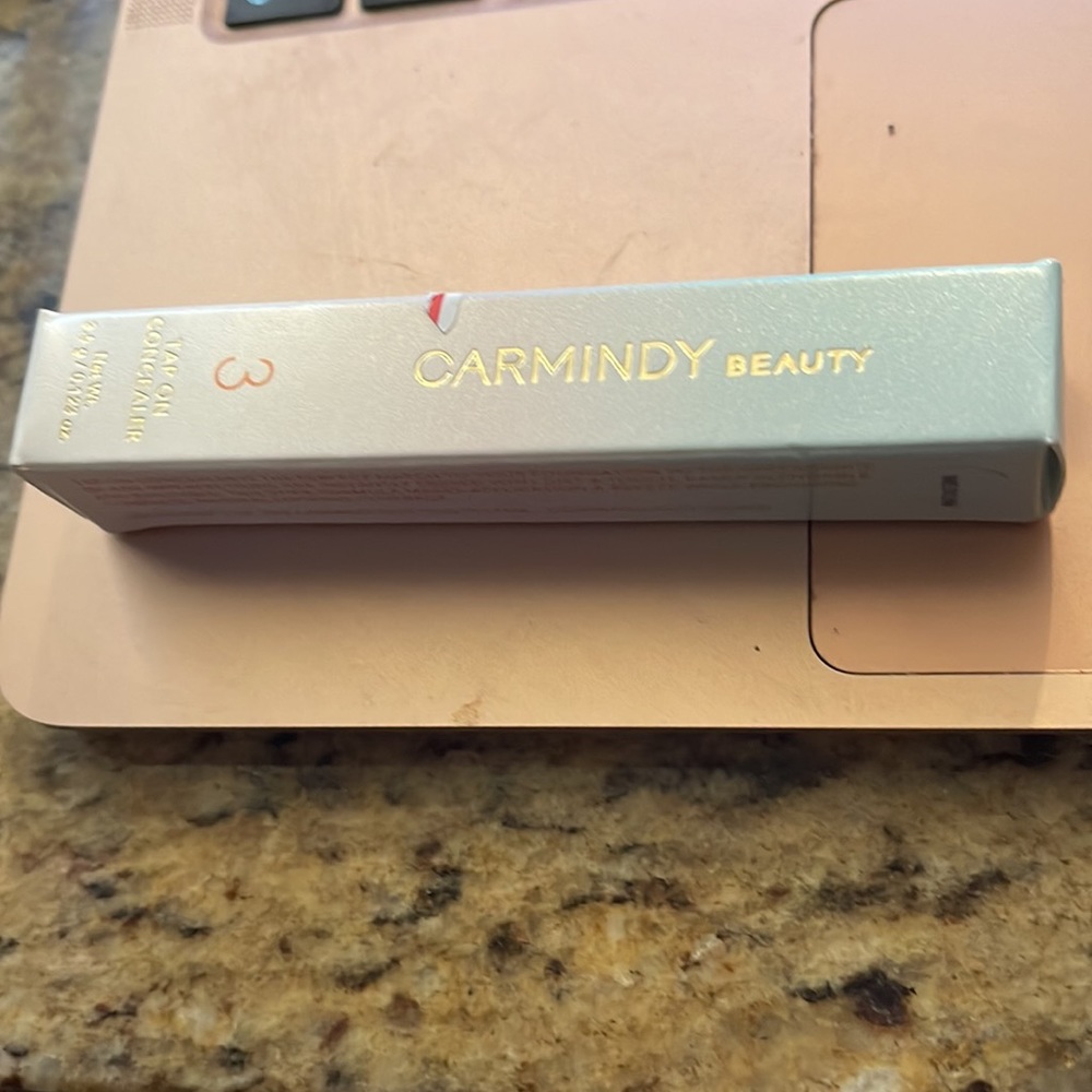 New Carmindy Concealer Medium toned tap on